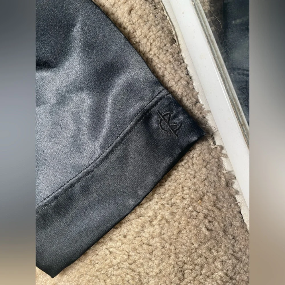 Calvin Klein 🖤🖤 Vintage black satin blouse NWOT - Picture 3 of 6